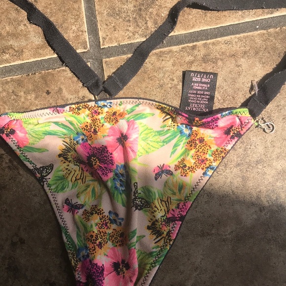 Victoria’s Secret bra and panty set - Picture 2 of 3